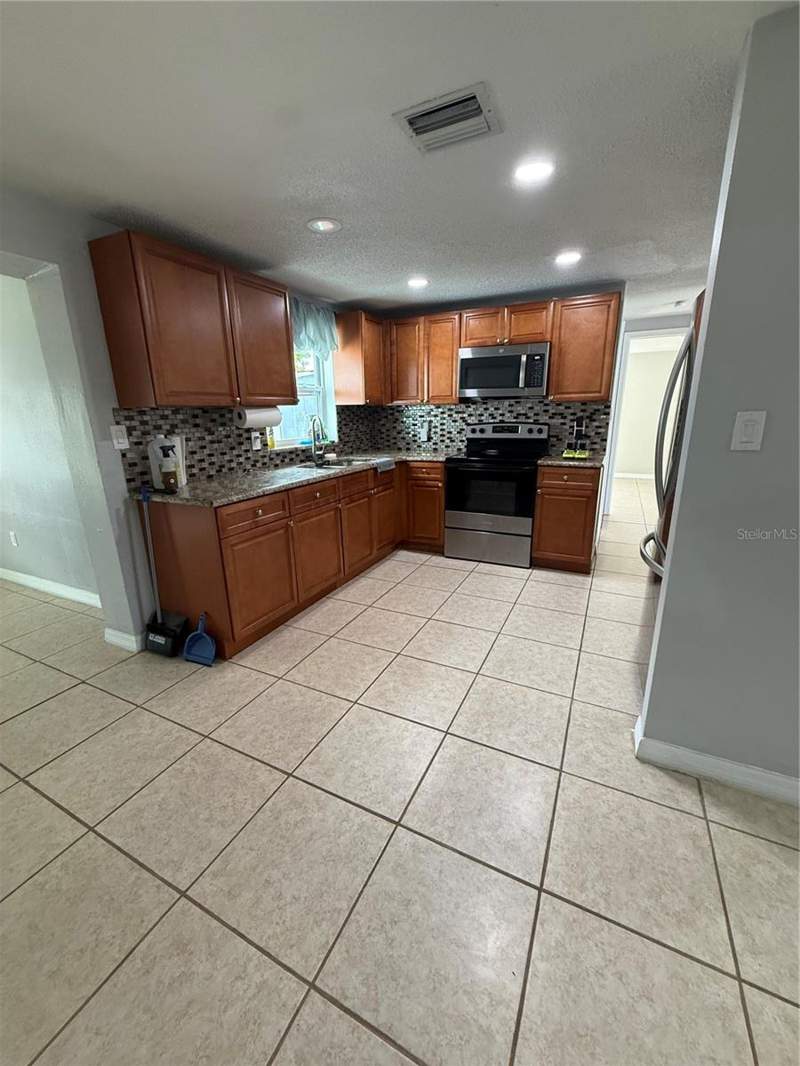 3 bedroom Single Family Residence at 7325 Ivanhoe Drive, Embassy Hills, Port Richey — photo 3