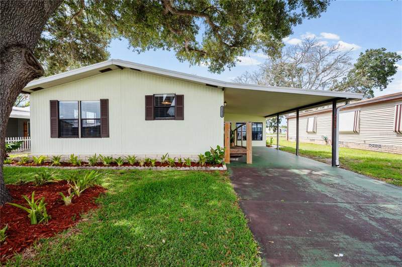 2 bedroom Manufactured Home at 36428 Malibu Way, Oaks Royal, Zephyrhills — photo 3