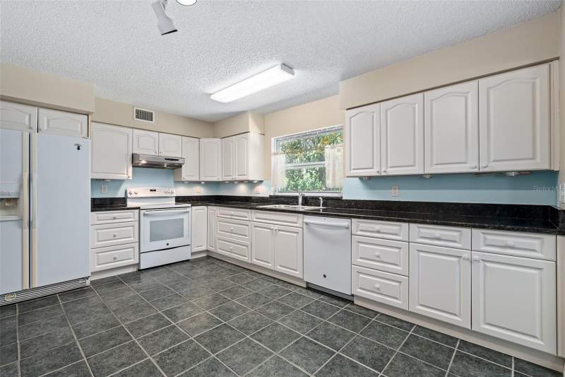 4 bedroom Single Family Residence at 5902 Kendrew Drive, Skylake Ph 01, Port Orange — photo 2