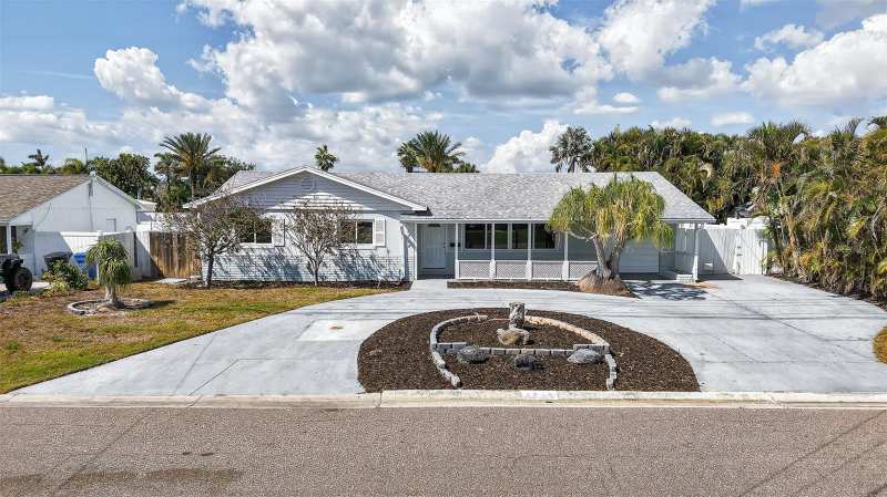 3 bedroom Single Family Residence at 7919 Causeway Boulevard, South Cswy Isle Sub, St Petersburg — photo 1
