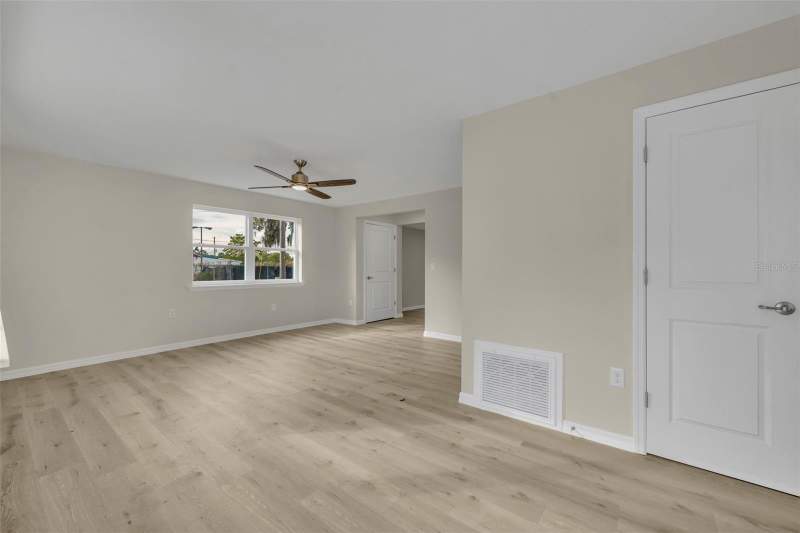 4 bedroom Single Family Residence at 31201 Merry Rd, Virginia Land Corp, Tavares — photo 4
