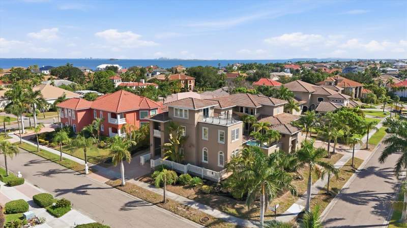 5 bedroom Single Family Residence at 1304 Jumana Loop, Andalucia, Apollo Beach — photo 3