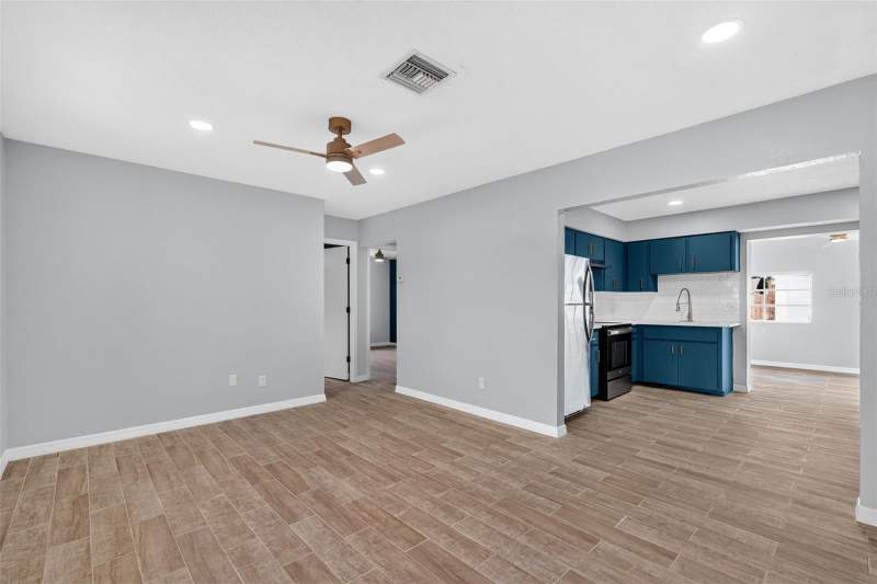 3 bedroom Single Family Residence at 1072 Olympia Road, South Venice, Venice — photo 4