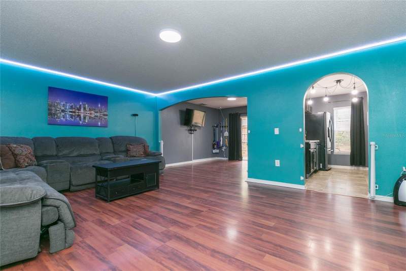 3 bedroom Townhouse at 9922 Ashburn Lake Drive, Ashburn Square Twnhms, Tampa — photo 4