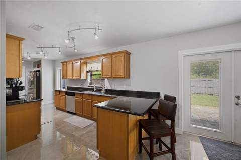 7003 Larimer Court, Tampa FL - photo 9 of 34