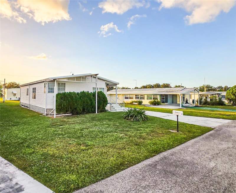 2 bedroom Manufactured Home at 5425 Betmar Drive, Betmar Acres, Zephyrhills — photo 3