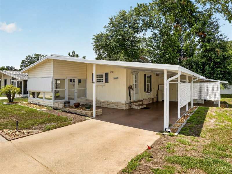 2 bedroom Manufactured Home at 36419 Bonney Drive, Oaks Royal, Zephyrhills — photo 1