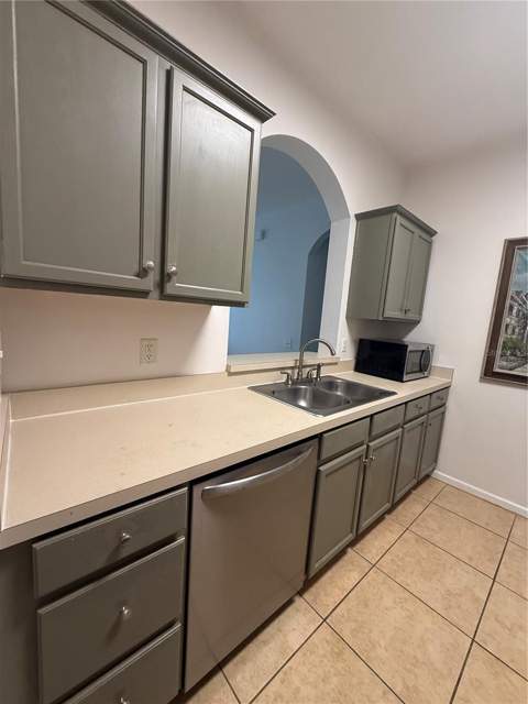 6214 Stevenson Drive #305, Orlando FL - photo 10 of 38