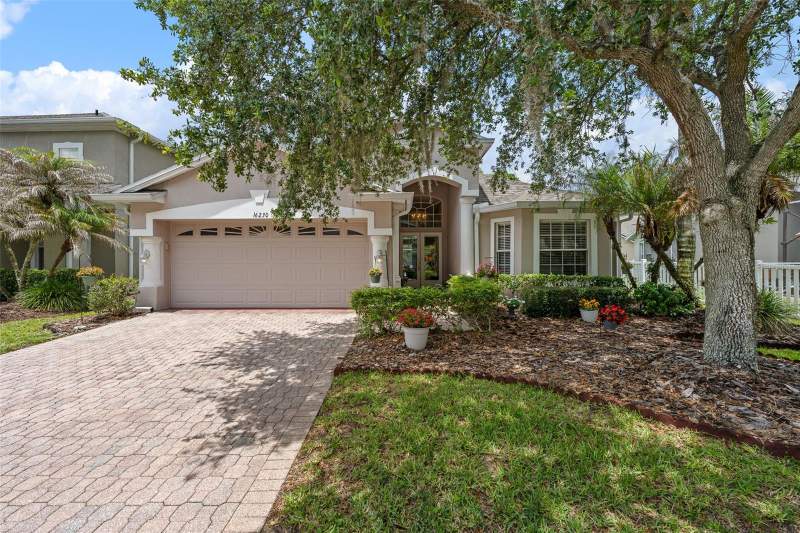 4 bedroom Single Family Residence at 16230 Nottingham Parkway, Tampa Palms Area 04 Unit 02, Tampa — photo 2