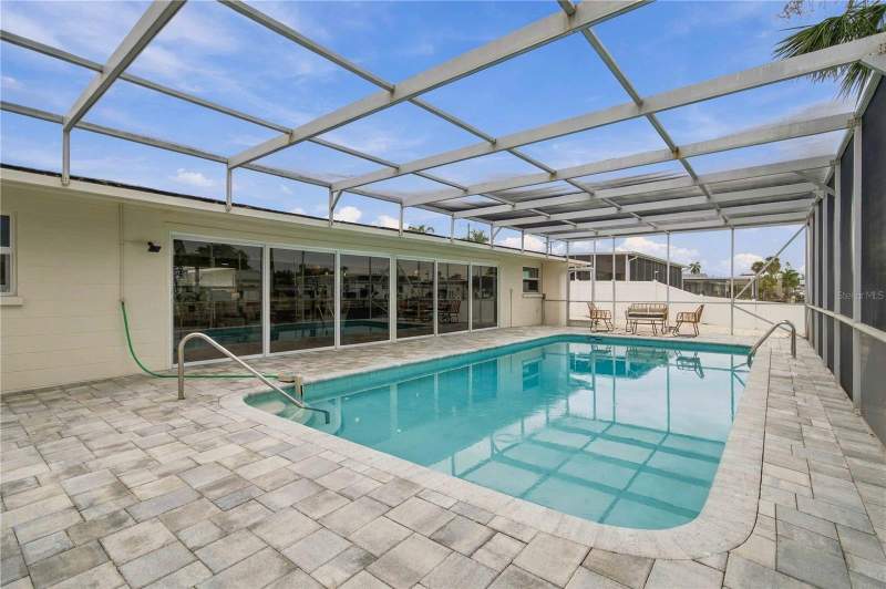 3 bedroom Single Family Residence at 9911 Royal Palm Drive, San Remo Shores, Bradenton — photo 5