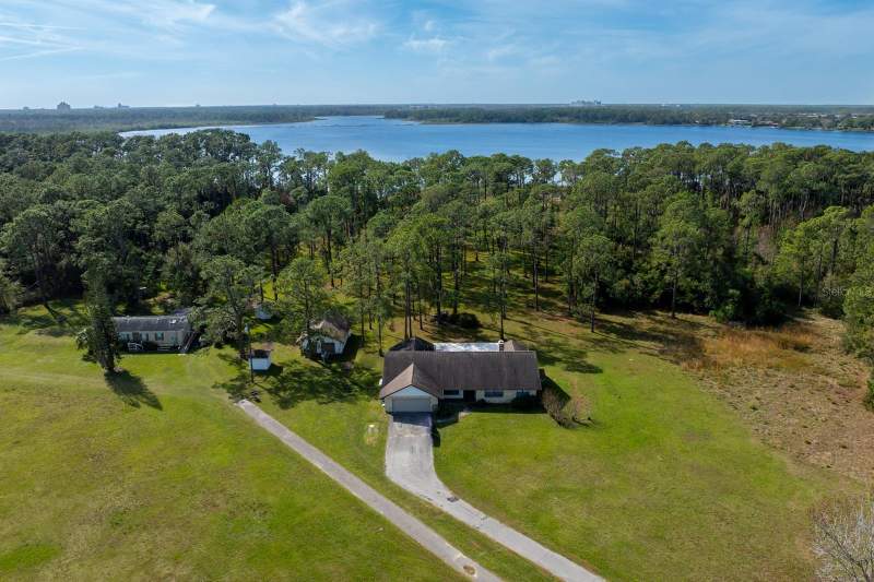 8822 WINTER GARDEN VINELAND ROAD home for sale in Royal Ranch Estates