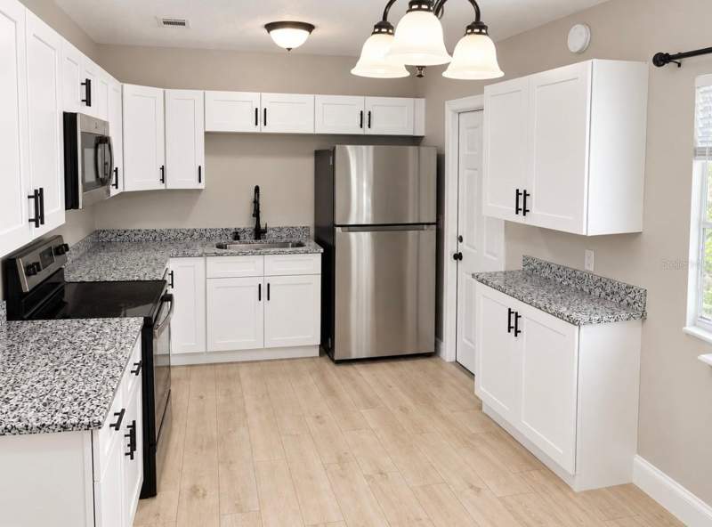 3 bedroom Single Family Residence at 1315 E Voorhis Avenue, Sunrise Park, Deland — photo 2