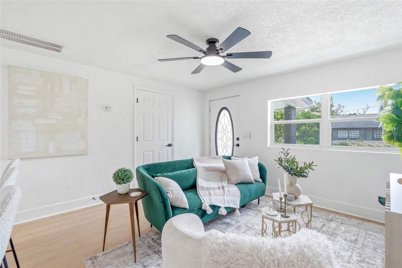 3 bedroom Single Family Residence at 2110 E Nedro Road, Kathryn Park, Tampa — photo 3