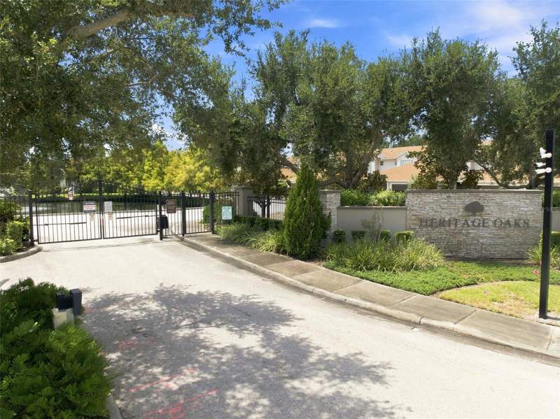 3 bedroom Townhouse at 5292 Neil Drive, Heritage Oaks Twnhms, St Petersburg — photo 2