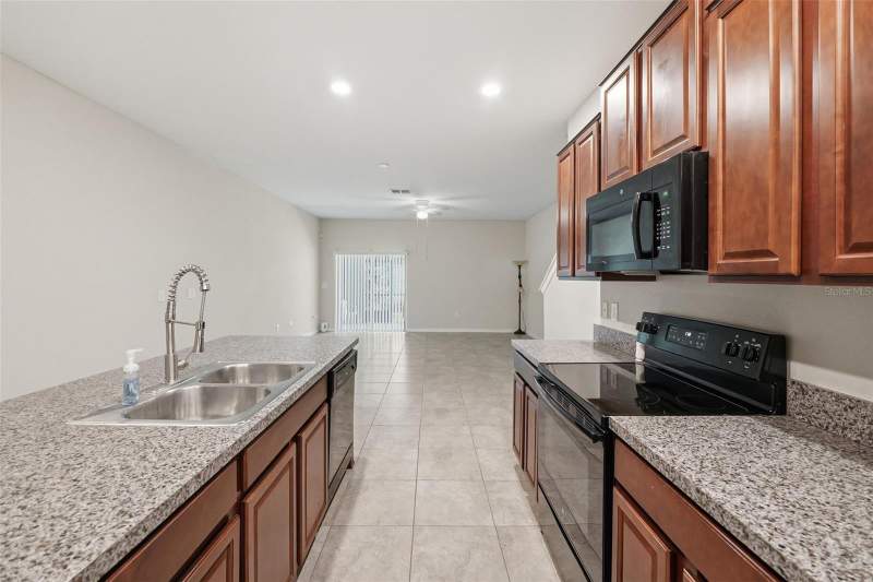 3 bedroom Townhouse at 10407 Lake Montauk Drive, Riverview Lakes, Riverview — photo 3