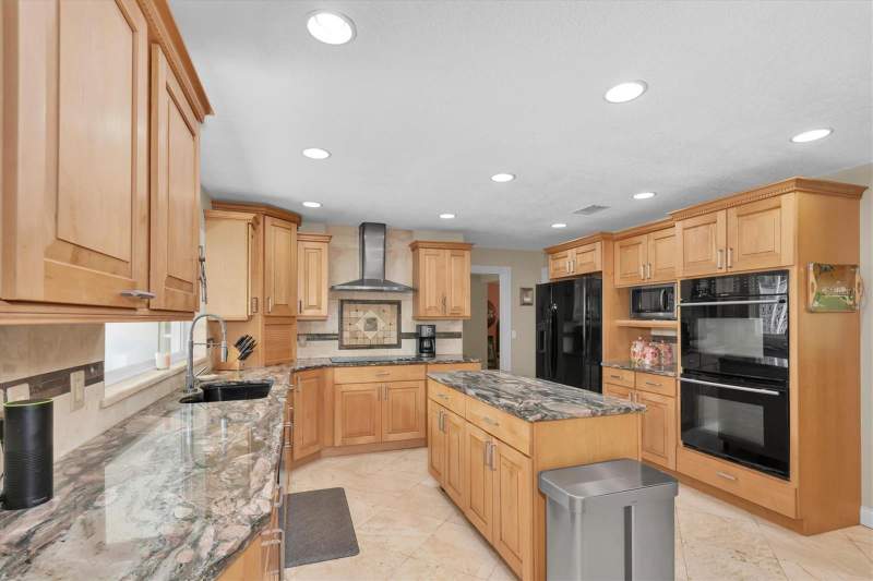 5 bedroom Single Family Residence at 1350 FAIRWAY DRIVE, FAIRWAY ESTATES 4TH ADD, DUNEDIN — photo 2
