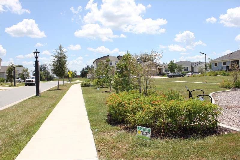 4 bedroom Single Family Residence at 1099 Lakeshore Breeze Pl Place, Soleil At Westside, Kissimmee — photo 5