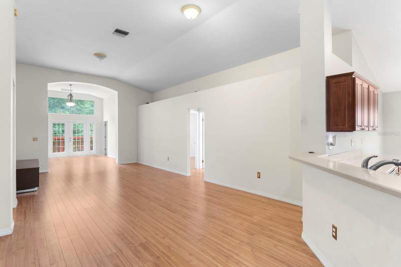 5 bedroom Single Family Residence at 10420 Springrose Drive, Westchase Section 115, Tampa — photo 3