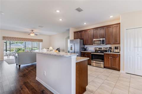 27118 Roanoke Drive, Leesburg FL - photo 6 of 40