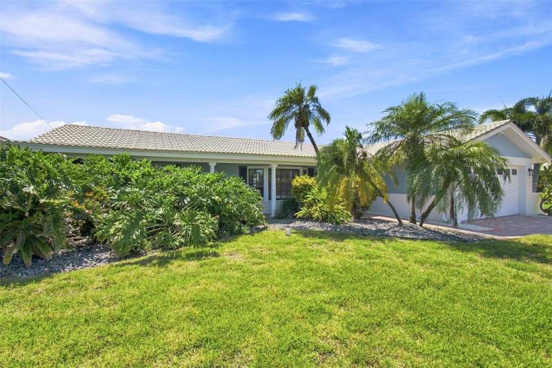 3 bedroom Single Family Residence at 11900 7th Street, Capri Isle, Treasure Island — photo 3