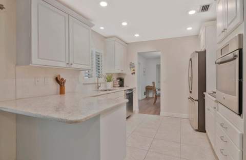 1113 Glenmoor Court, Clearwater FL - photo 11 of 39