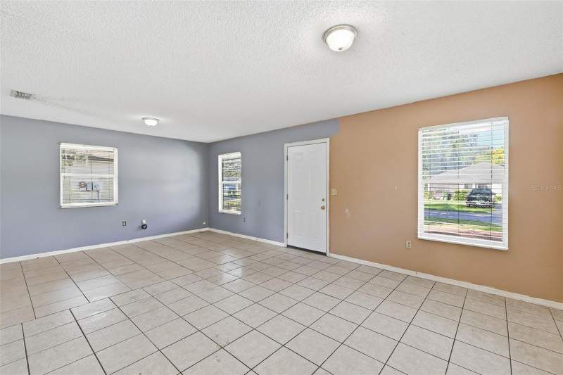 3 bedroom Single Family Residence at 902 Talladega Street, Liberia, Leesburg — photo 2