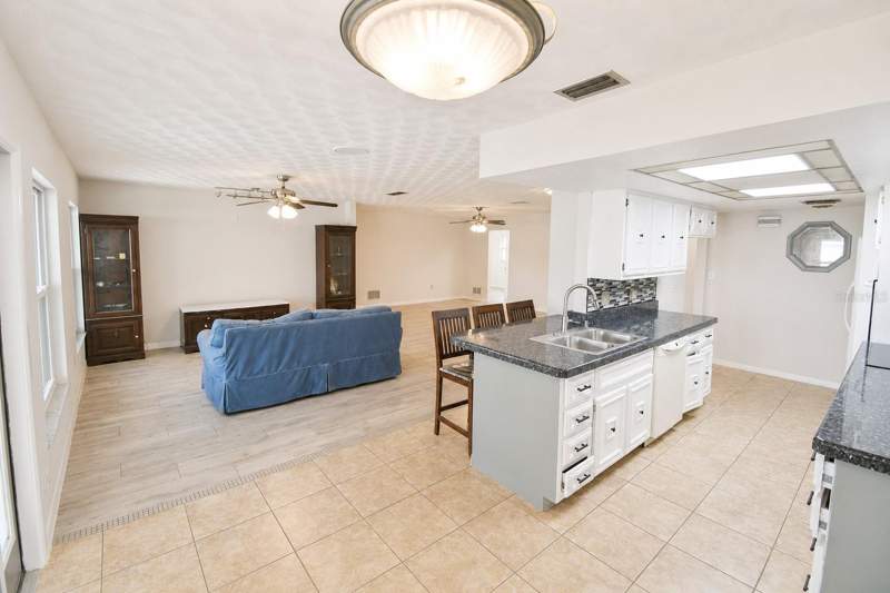 3 bedroom Single Family Residence at 22128 Bronxville Avenue, Port Charlotte Sec 007, Port Charlotte — photo 3