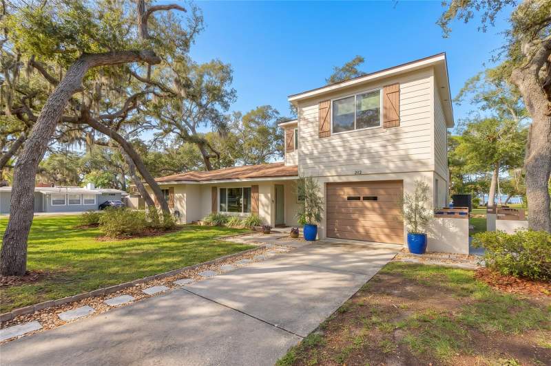 3 bedroom Single Family Residence at 202 S Mayo Street, Crystal Beach Rev, Crystal Beach — photo 3