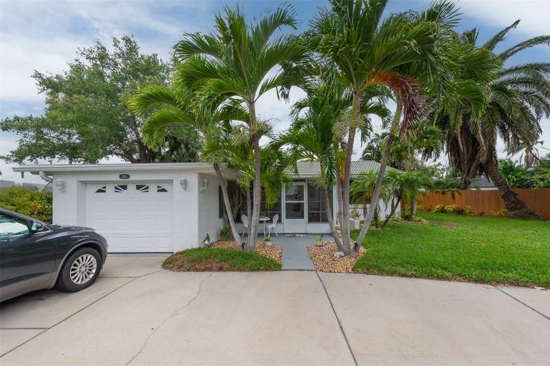 2 bedroom Single Family Residence at 55A Dolphin Drive, Paradise Island Tr A Rep, Treasure Island — photo 2