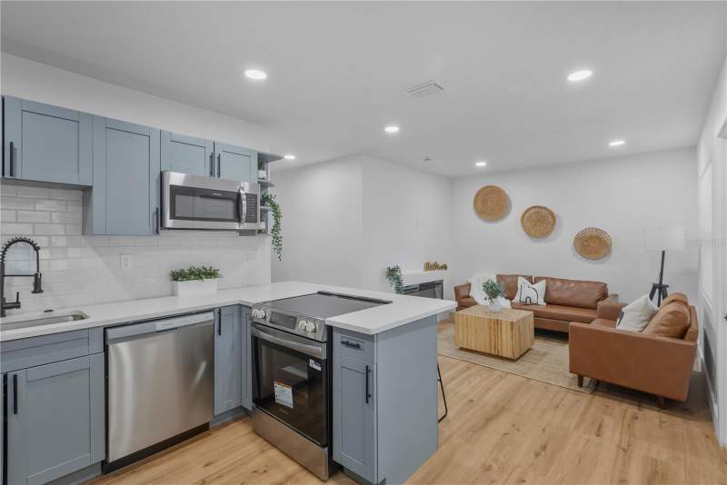 3 bedroom Single Family Residence at 3243 6TH AVENUE, ROOSEVELT PARK ADD, ST PETERSBURG — photo 4