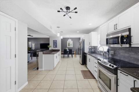 4710 Travertine Drive, Tampa FL - photo 9 of 38