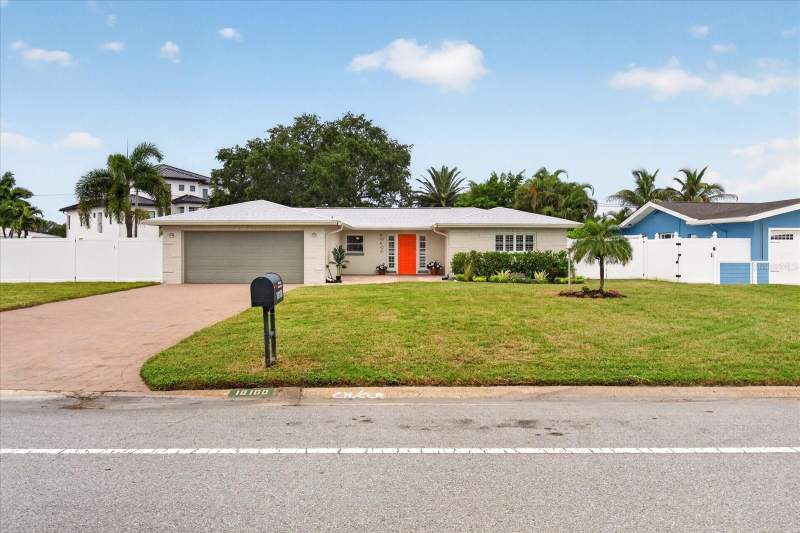 3 bedroom Single Family Residence at 10100 Paradise Boulevard, Paradise Island 2nd Add Pt 4, Treasure Island — photo 3