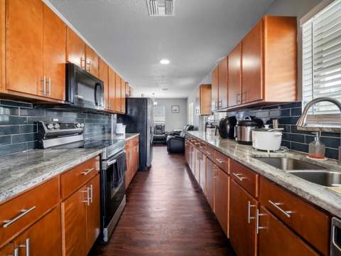 7018 Glenview Drive, Tampa FL - photo 10 of 44