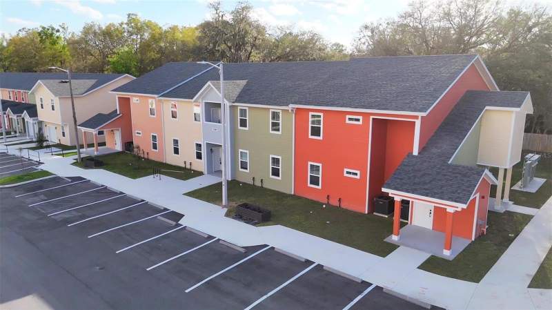 2 bedroom Condominium at 1581 NW 29th Road #2, Eagle Trace Townhomes Condo, Gainesville — photo 2