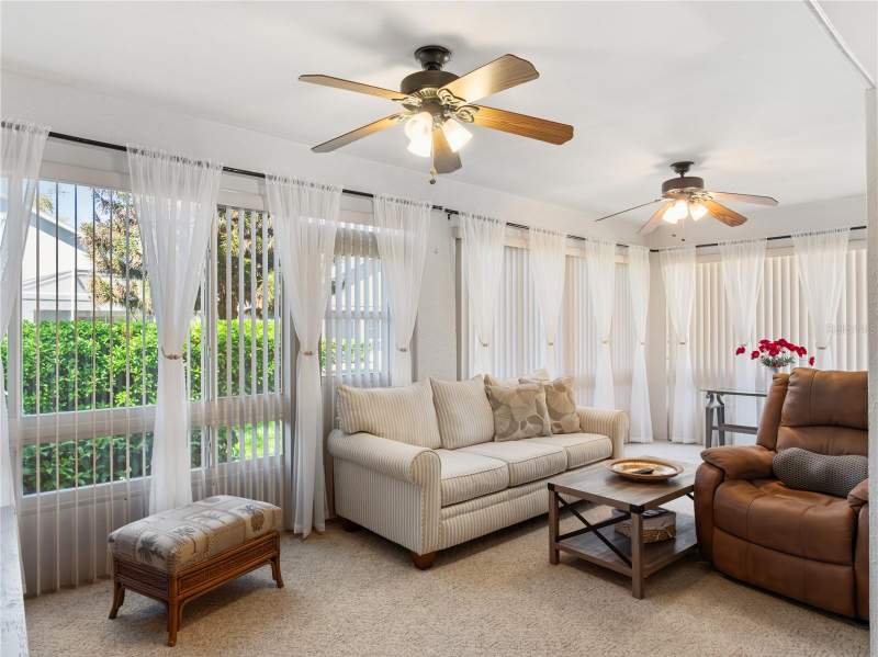 2 bedroom Single Family Residence at 3622 Eversholt Street, Manchester/Kings Rdg Ph 01, Clermont — photo 2