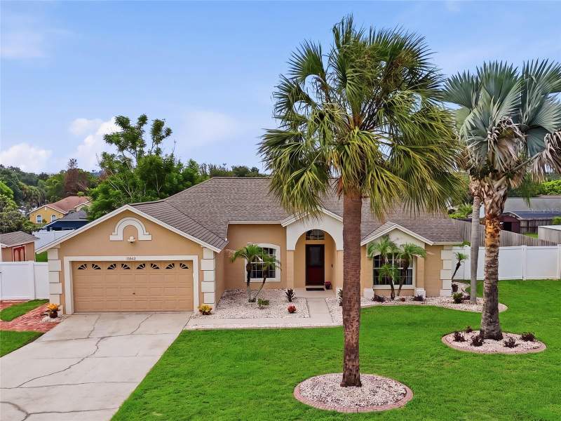 4 bedroom Single Family Residence at 13842 GREATER PINES BOULEVARD, GREATER PINES PH II SUB, CLERMONT — photo 3