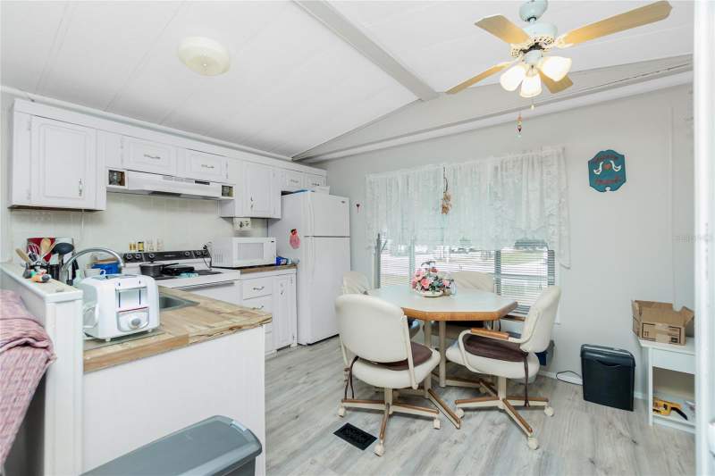 2 bedroom Manufactured Home at 7369 Candace Lane, Village Holiday Lake, Port Charlotte — photo 4