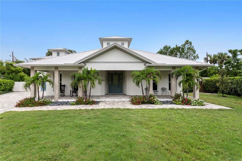 4 bedroom Single Family Residence at 1009 S Morrison Court, Morrison Court, Tampa — photo 3