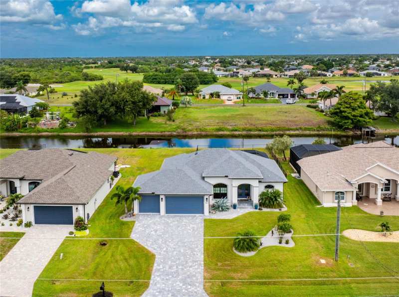 3 bedroom Single Family Residence at 940 Boundary Boulevard, Rotonda White Marsh, Rotonda West — photo 1