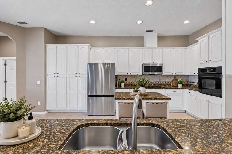 4 bedroom Single Family Residence at 2418 Blue Stone Court, Diamond Hill, Valrico — photo 4