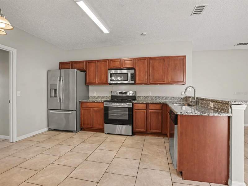 3 bedroom Single Family Residence at 824 Palermo Court, Poinciana Village 1 Nbhd 2, Kissimmee — photo 4