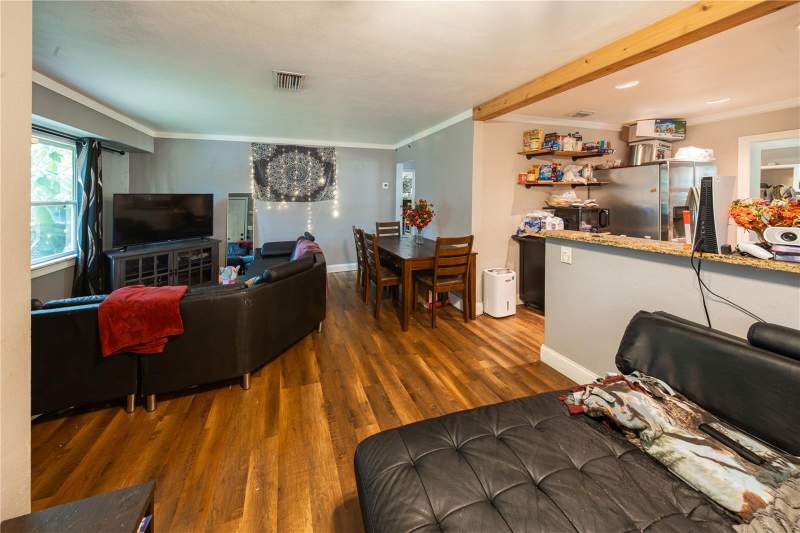 2 bedroom Single Family Residence at 304 E Hydrangia Street, Bougenvista Sub, Tampa — photo 2