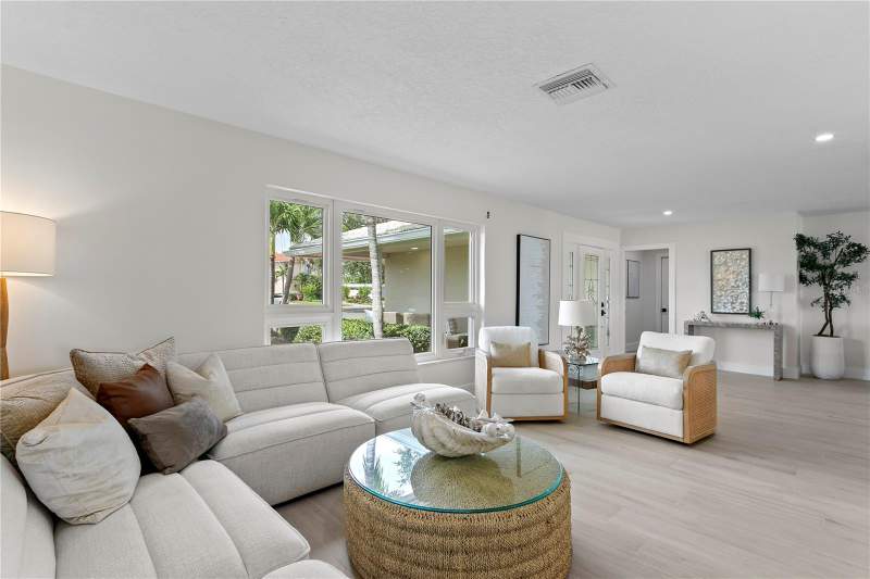 3 bedroom Single Family Residence at 11625 6th Street, Capri Isle Sub, Treasure Island — photo 5