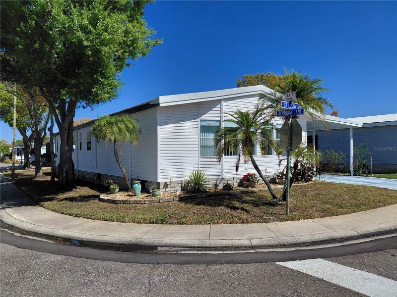 2 bedroom Manufactured Home at 1001 STARKEY ROAD #704, PARADISE ISLAND CO-OP INC, LARGO — photo 2