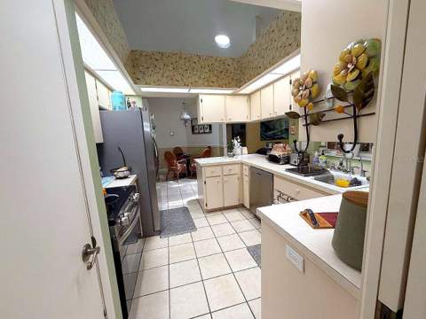 26912 Becker Court, Leesburg FL - photo 7 of 32