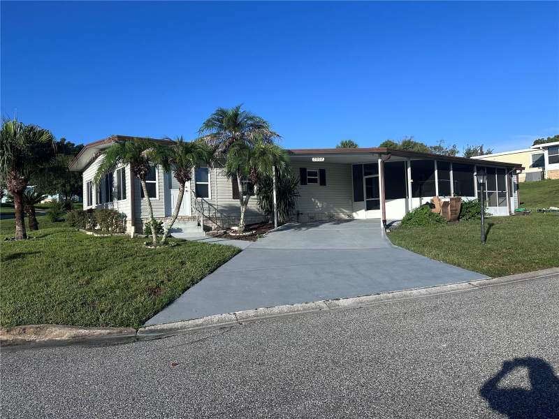 Oak Grove Village CondoHomes for Sale in Zellwood, FL