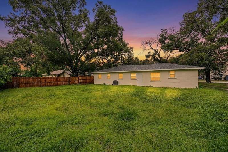 3 bedroom Single Family Residence at 810 E 120th Avenue, Sylvan Dale, Tampa — photo 2