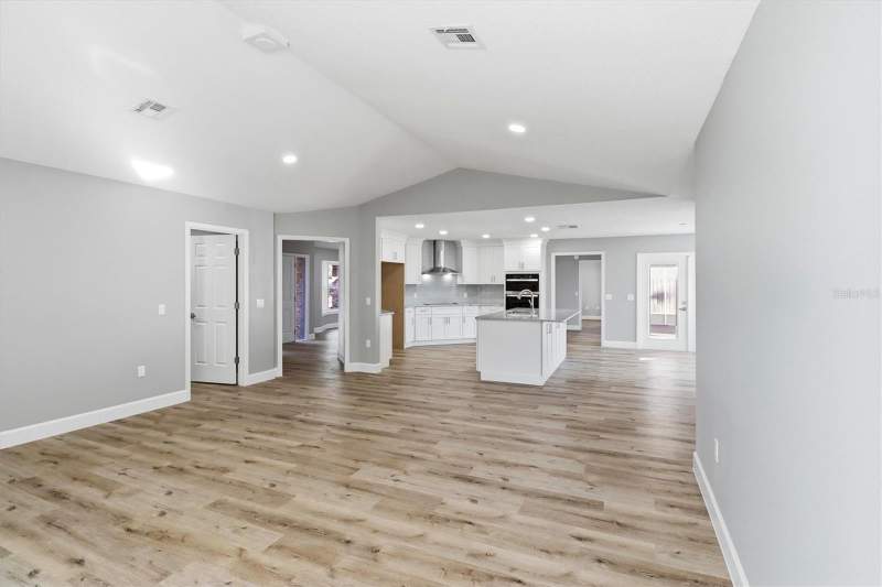 4 bedroom Single Family Residence at 33608 Overton Drive, Silver Lake Hill Sub, Leesburg — photo 2