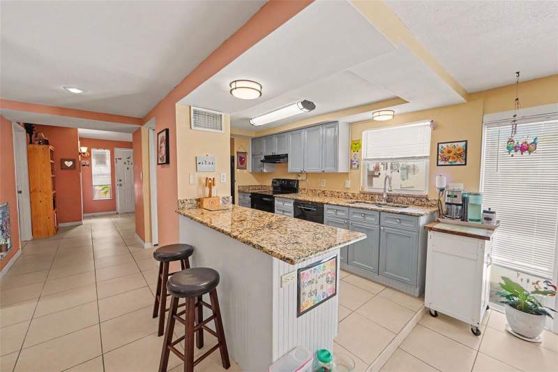 3 bedroom Single Family Residence at 9537 Crestview Street, Seminole Lake Village 2nd Add, Seminole — photo 5