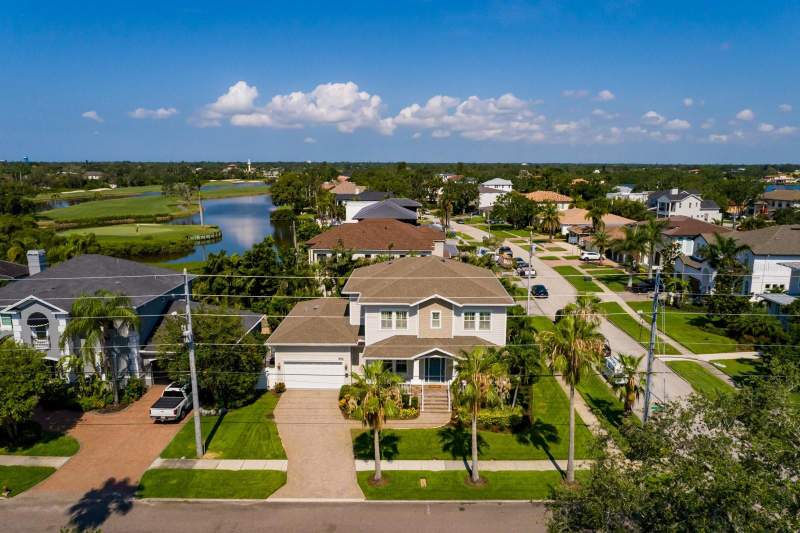 5 bedroom Single Family Residence at 852 Cordova Boulevard, Eden Shores Sec 2, St Petersburg — photo 2